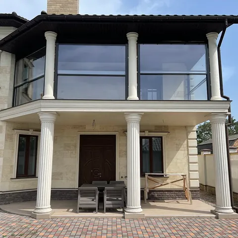 Гільйотинне скління GILIOTINA BALCON на балконі багатоповерхівки