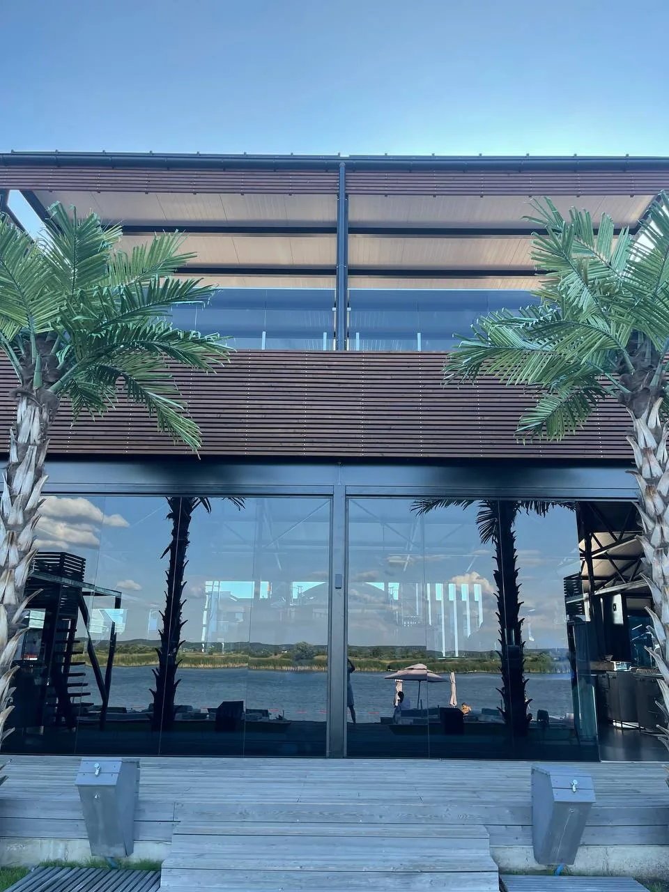 Transparent glass railing